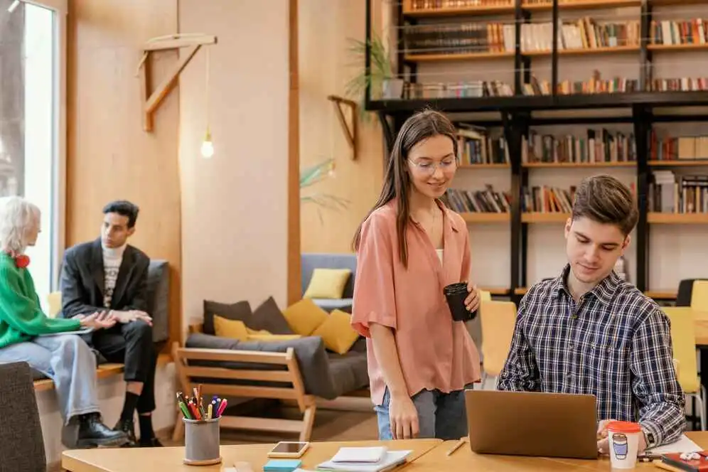 Cara Coworking Space Membantu Meningkatkan Kualitas Kolaborasi dalam Tim Hybrid Cara Coworking Space Membantu Meningkatkan Kualitas Kolaborasi dalam Tim Hybrid