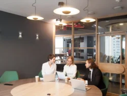Mengapa Ruang Meeting Coworking Space Lebih Efisien untuk Pitching Klien 2025