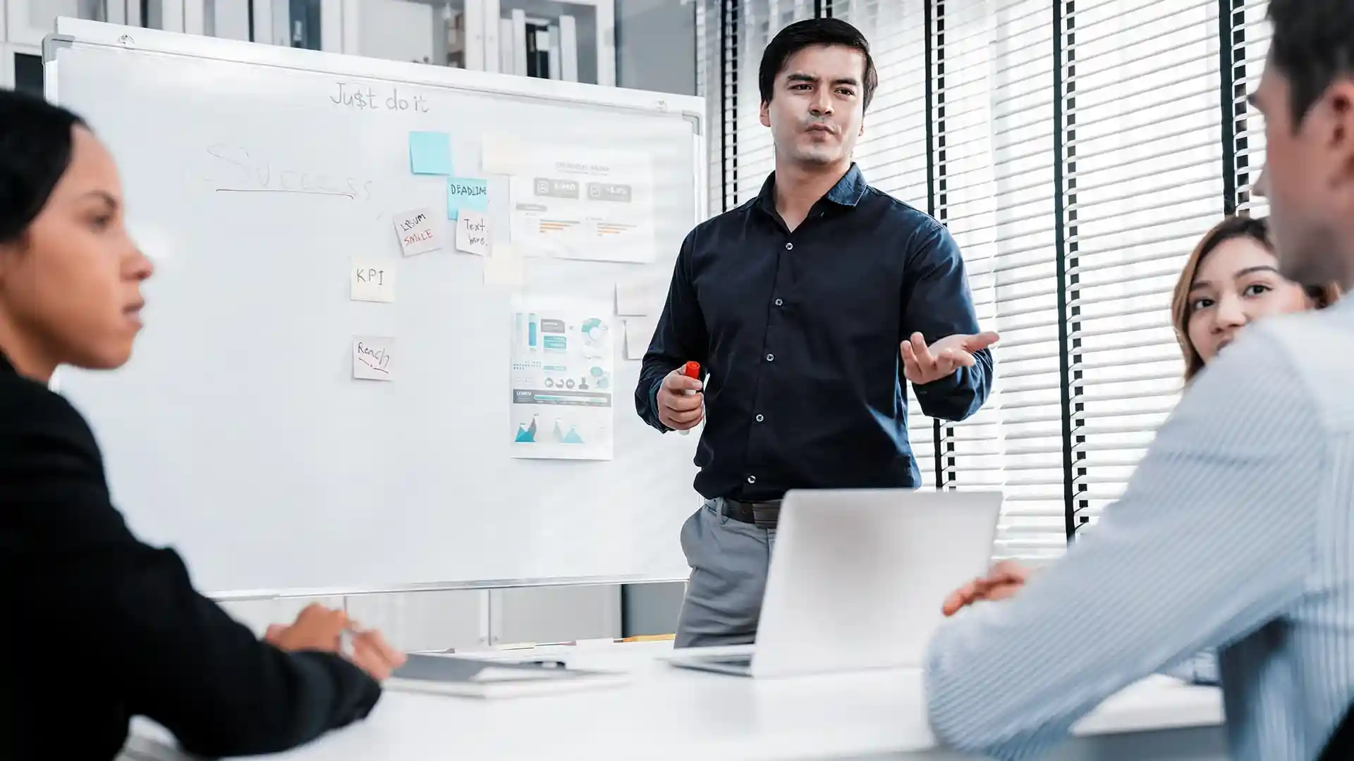 Cara Mengatur Goals Karier Tahunan untuk Profesional yang Ingin Meningkat Pesat_11zon Cara Mengatur Goals Karier Tahunan untuk Profesional yang Ingin Meningkat Pesat
