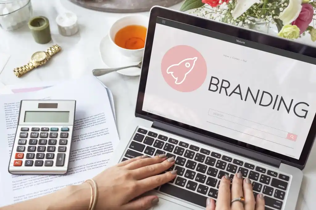 Strategi Membangun Personal Branding untuk Profesional di Era Digital Modern_11zon Strategi Membangun Personal Branding untuk Profesional di Era Digital Modern