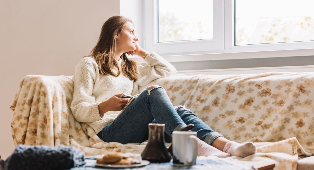 Slow Living, Cara Hidup Lebih Pelan Saat Dunia Terasa Terlalu Bising Slow Living, Cara Hidup Lebih Pelan Saat Dunia Terasa Terlalu Bising